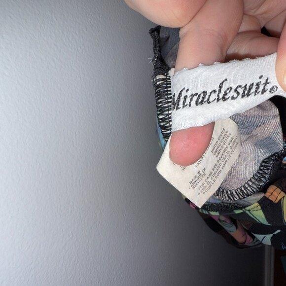 Miraclesuit Floral One-Piece Swimsuit V-Neck Ruched Tropical Print Womens 18W - Picture 9 of 9